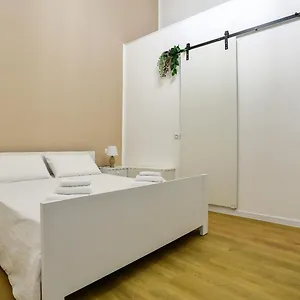 https://elegante-matrimoniale-clemente-house-centro.catania-hotels.net